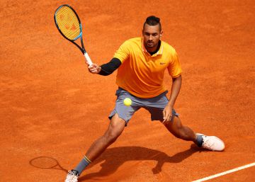 Nick Kyrgios durante su partido de ayer contra Daniil Medvedev en la primera ronda del Masters 1000 de Roma. 