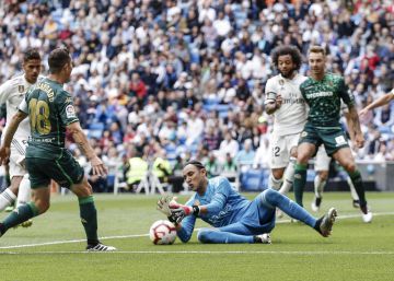 El Madrid consuma el estrépito ante el Betis