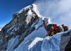 Cruzarse con  muertos en el Everest