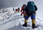 Cruzarse con  muertos en el Everest