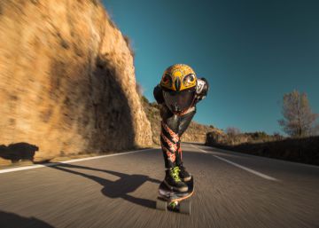 Descender a 90 km/h y 'esquiar' sobre asfalto