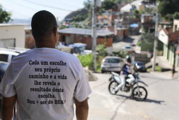 Jogar futebol com pistola na cintura, Esportes