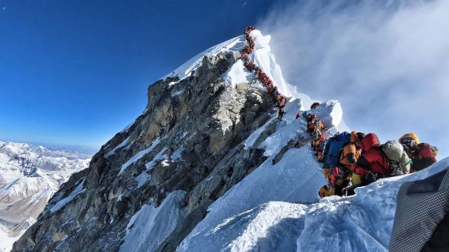 Atasco en la cumbre del Everest, el pasado de mayo.