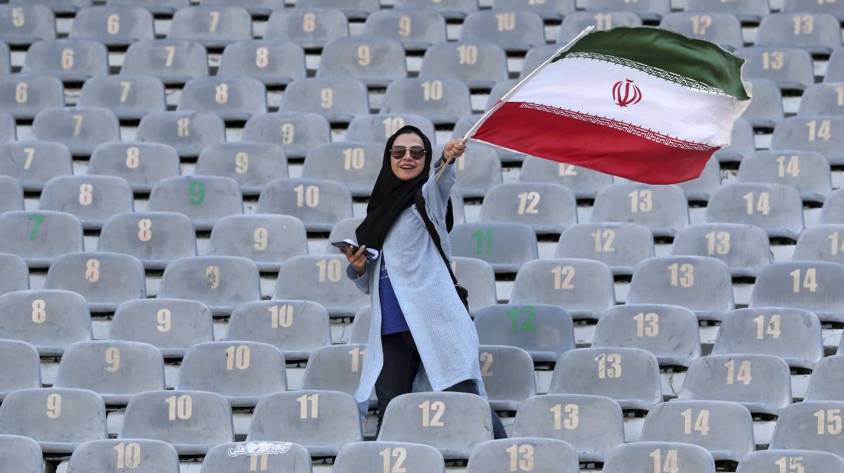 Una mujer iraní, este jueves en el estadio.