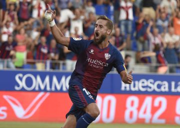 El capitán que cambia de brazalete cada 15 días