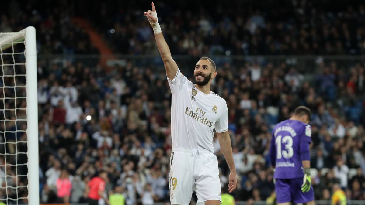 Benzema celebra su gol de penalti.