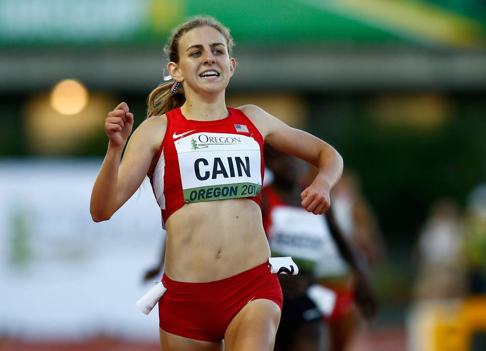 Mary Cain en la final de la carrera de los 3.000 metros del mundial juvenil IAAF.