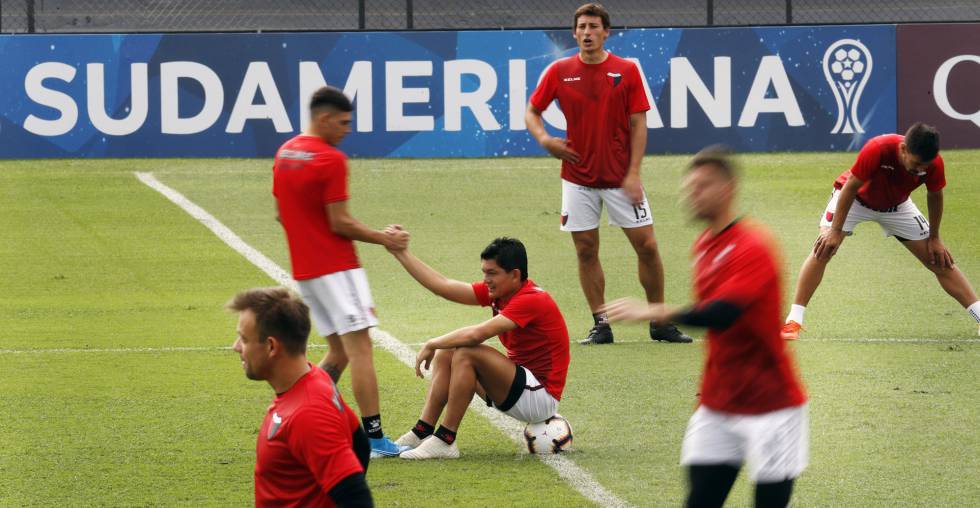 Copa Sudamericana Colon De Santa Fe Pelea Contra Los Fantasmas En Su Primera Final Continental Deportes El Pais