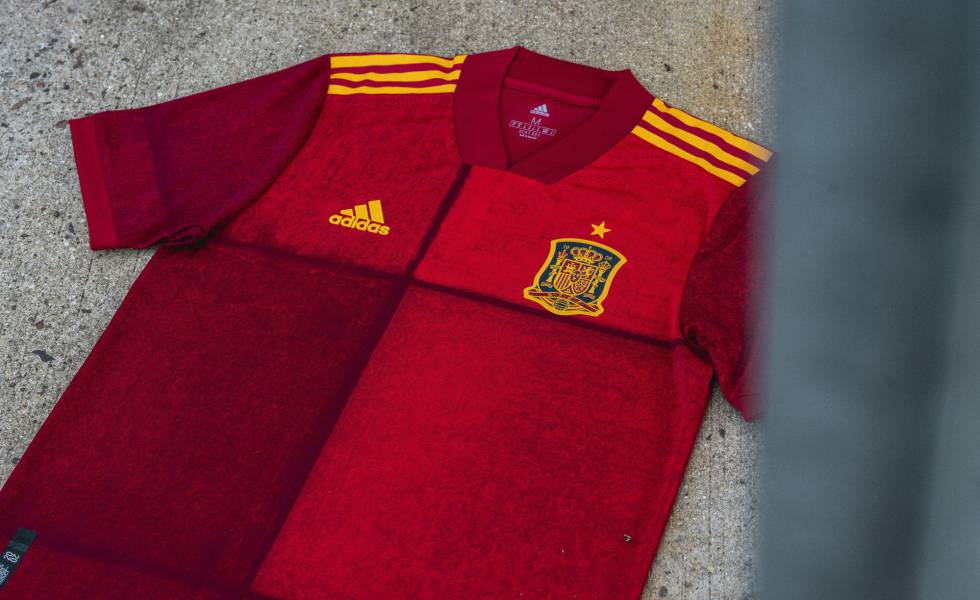 España presenta su nueva camiseta para la Eurocopa 2020 | Deportes | EL PAÍS