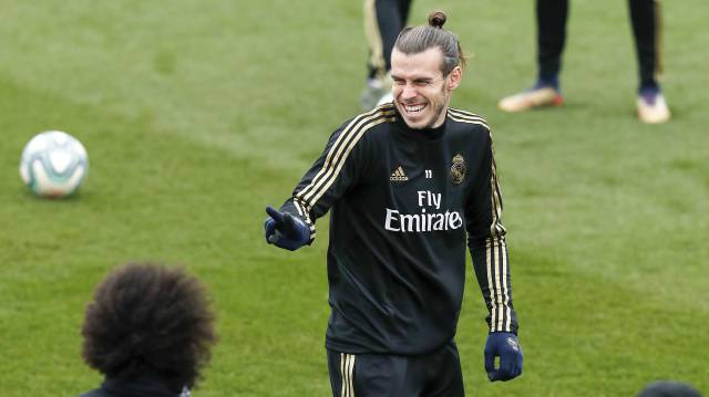 Bale ríe en el entrenamiento de este viernes.