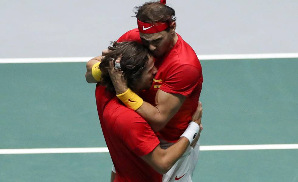 Nadal y Feliciano López celebran la victoria sobre Gran Bretaña.