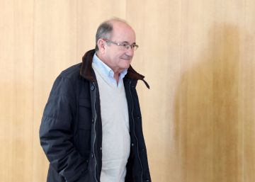Carlos Laguna, contable del Huesca.