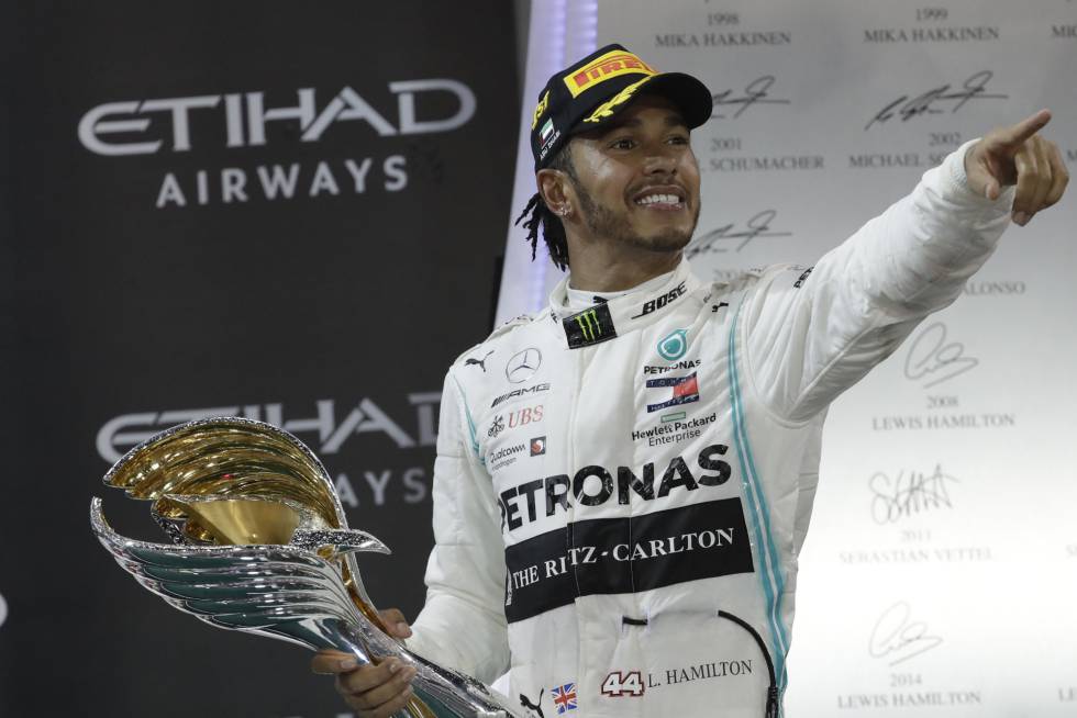 Hamilton celebra la victoria.