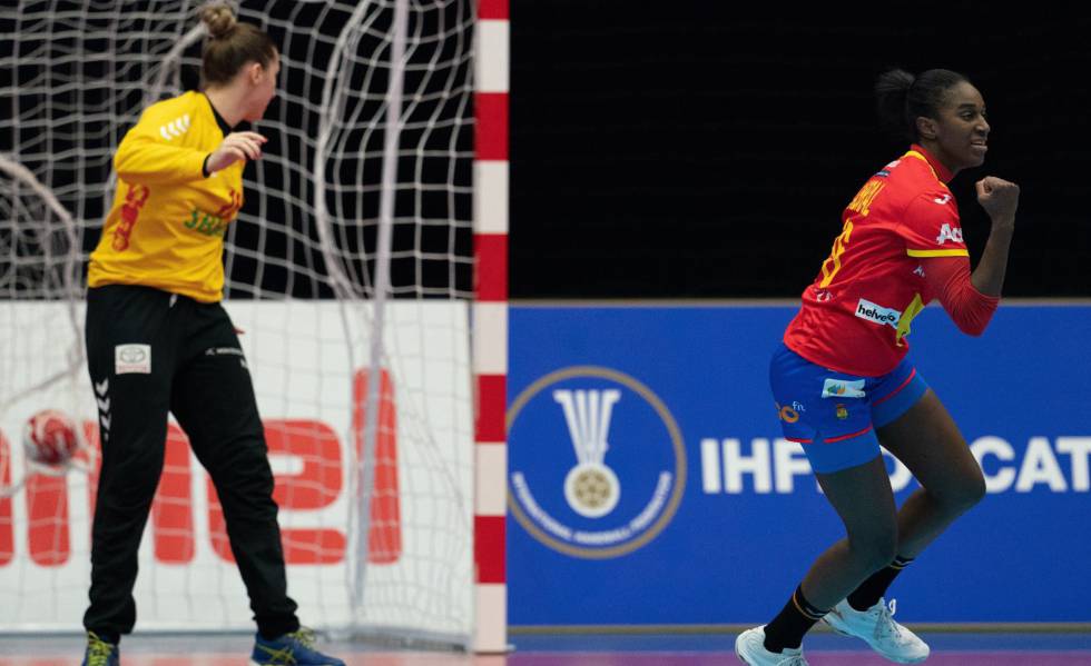 Balonmano femenino: Un zarpazo de Shandy Barbosa en el último segundo hace volar a España | Deportes | EL PAÍS