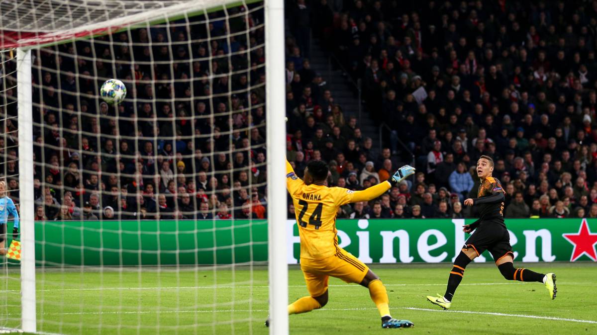 Rodrigo anota el gol de la victoria.