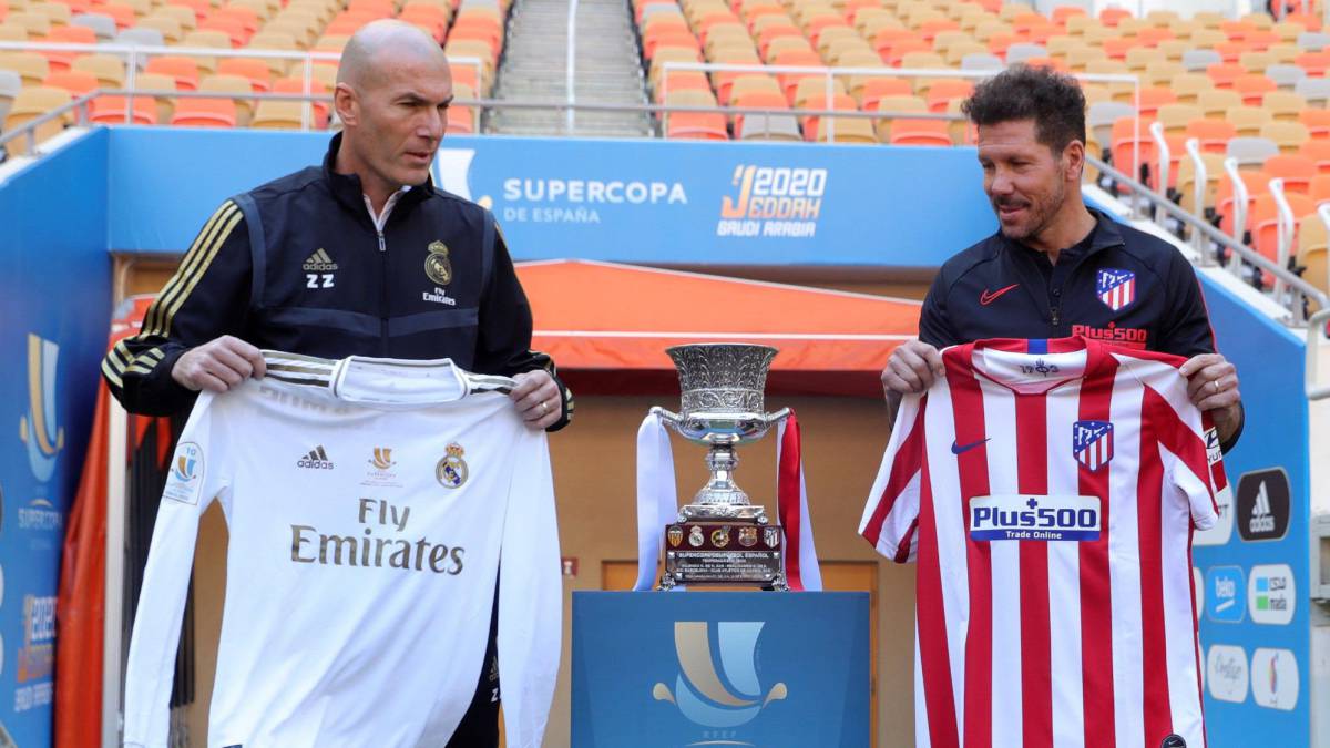 Zidane y Simeone posan en el estadio King Abdullah.