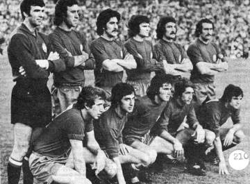 Iribar et Del Bosque, en haut à gauche, le 17 avril 1975, avant un duel contre la Roumanie au Bernabéu, le jour où Del Bosque a fait ses débuts avec l'équipe nationale.