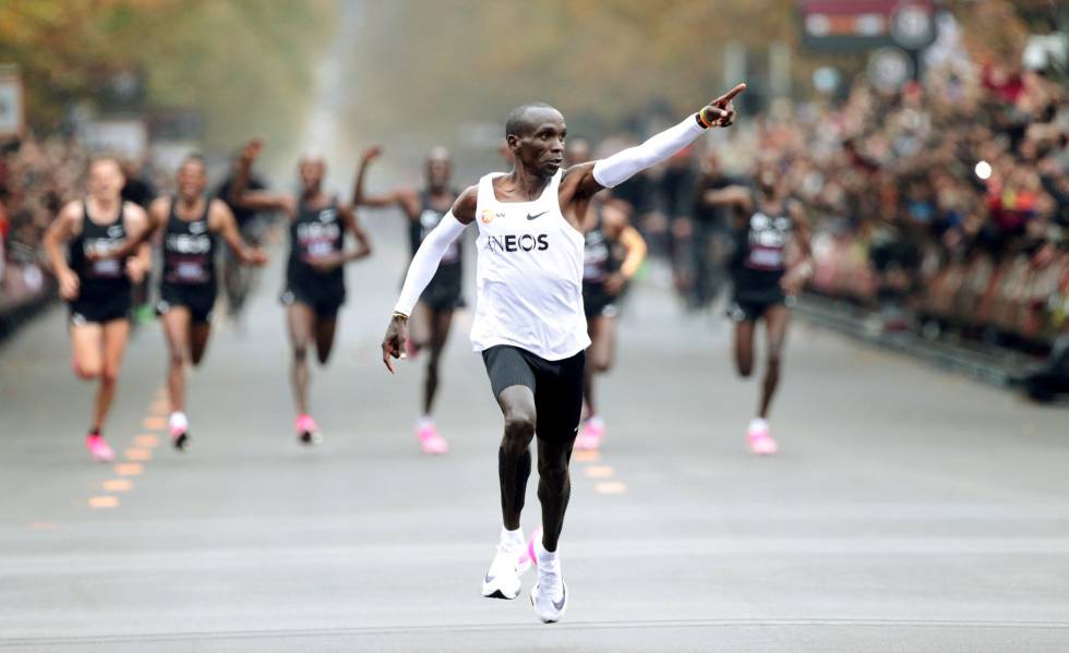Eliud Kipchoge, durante el maratón de Viena.