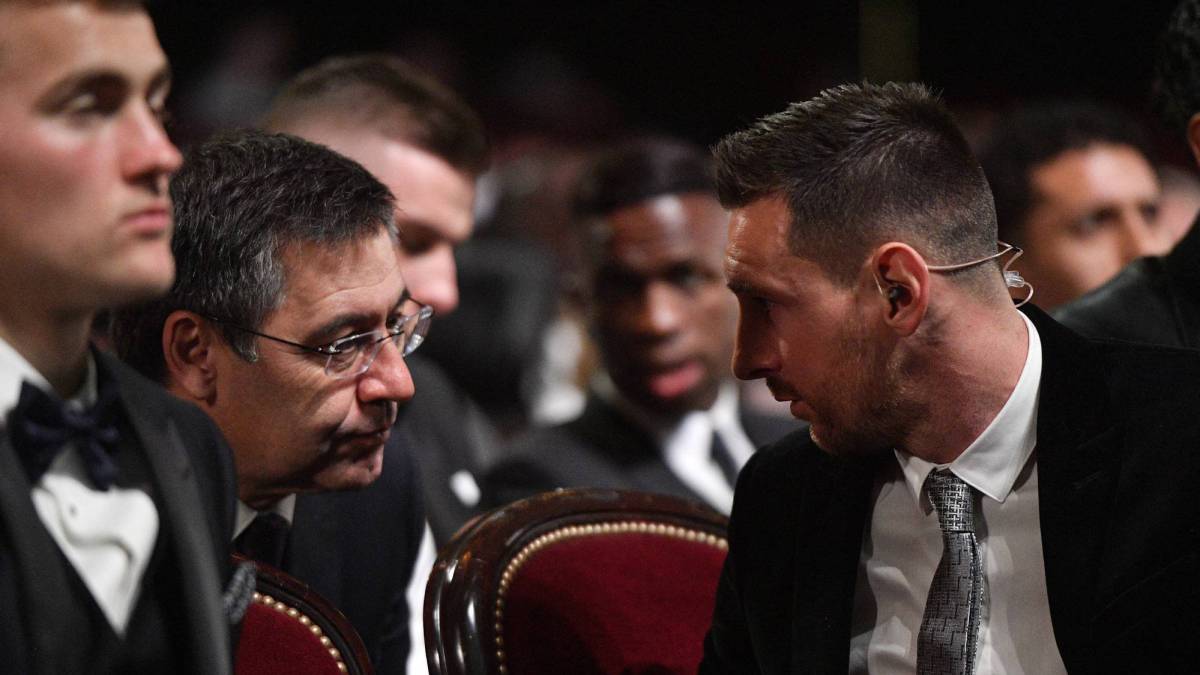 Bartomeu con Messi en la gala del Balón de Oro.