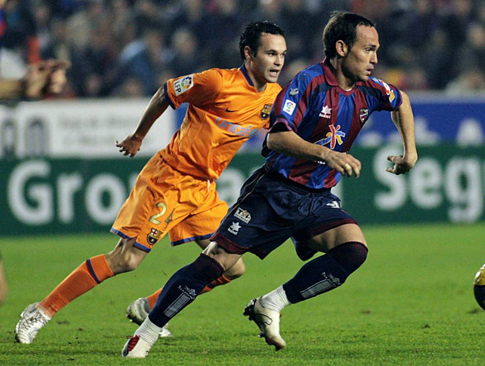 Nino debutó en LaLiga Santander en la temporada 200607, cuando militaba en las filas del Levante UD.