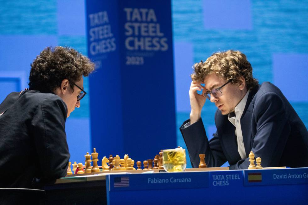 Caruana and Antón, at the start of their game today
