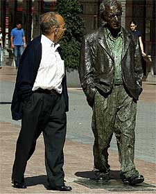 ¿Cuánto mide la estatua de Woody Allen? 1051826401_740215_0000000000_noticia_normal