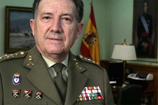 El general de Ejército Félix Sanz, en su despacho del Estado Mayor de ...