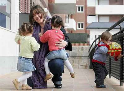Siete intentos... y por fin ¡trillizos! | Edición impresa | EL PAÍS Siete intentos... y por fin ¡trillizos! | Edición impresa | EL PAÍS