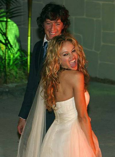 un "¡viva méxico, viva españa!" sella la boda de paulina y colate