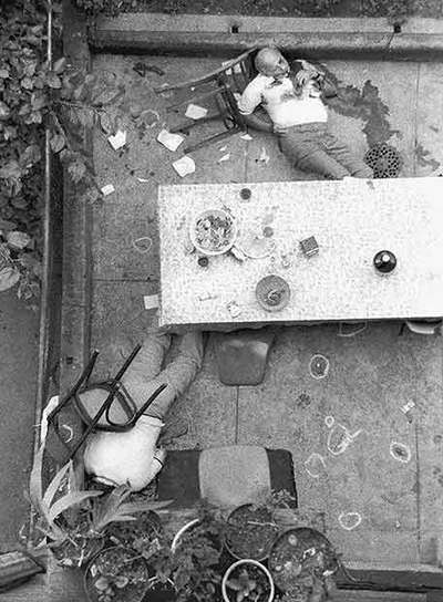 El capo mafioso Carmine Galante yace boca arriba en el restaurante de Brooklyn donde fue asesinado en 1979.