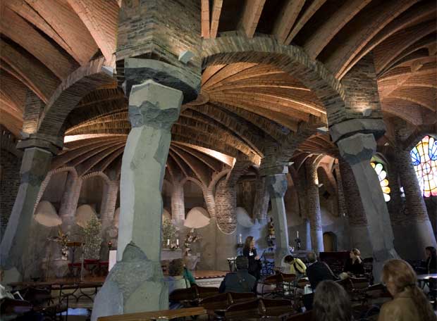 Interior de la cripta de la Colonia Güell | Edición impresa | EL PAÍS
