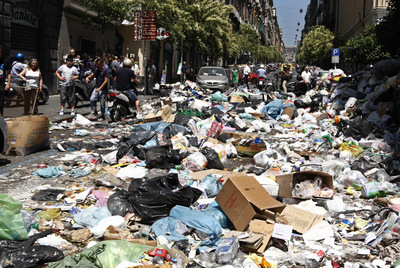 Resultado de imagen de napoles basura