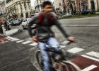 La bicicleta reta al automóvil
