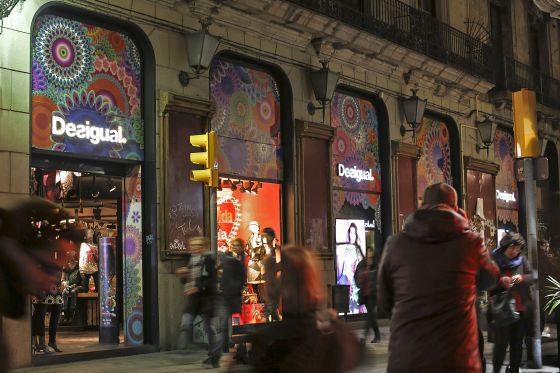 Tienda de Desigual en La Rambla de Barcelona