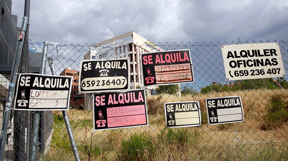 Carteles de anuncios en Madrid.