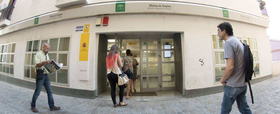 Entrada a una oficina de empleo, hoy en Sevilla. 