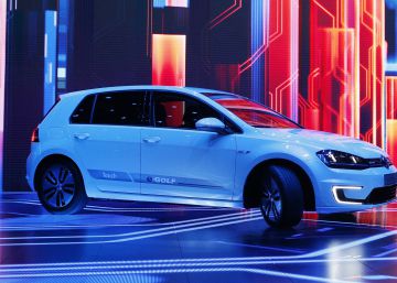 Modelo del e-Golf Touch electric, durante la presentaci&oacute;n de una feria en Las Vegas (EE UU).