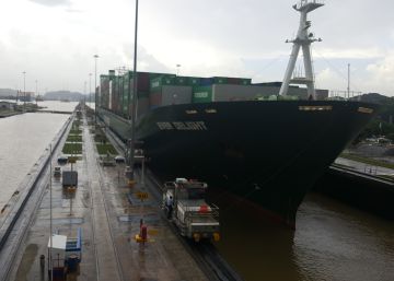 Un carguero chino estrena de incógnito el nuevo Canal de Panamá