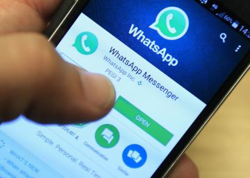 Aplicaci&oacute;n de WhatsApp en un smartphone.