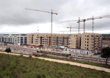 Construcci&oacute;n de viviendas en el barrio de Arroyofresno (Madrid)