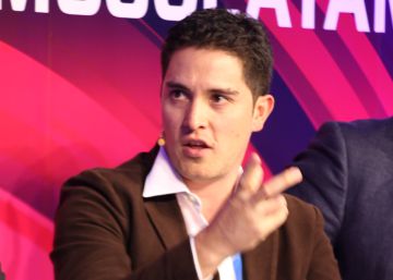 Jaime Aparicio, en el centro, durante su intervenci&oacute;n.