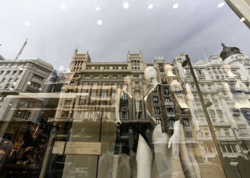 Escaparates en el centro de Madrid, en los que han instalado sensores de captación de clientes