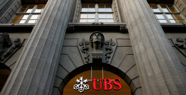 Fachada de la sede del banco suizo UBS en Zurich.