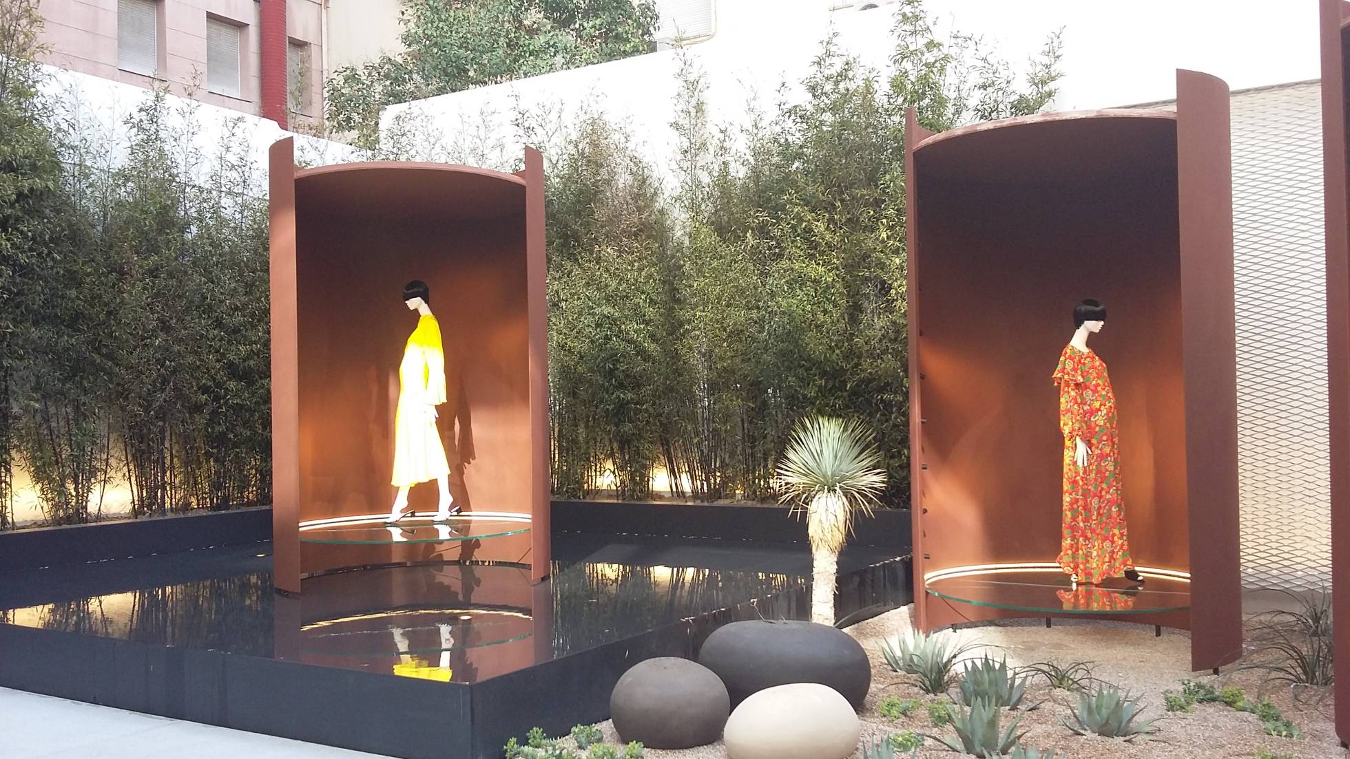 Así es la tienda más tecnológica de Mango: ordenadores en el probador y