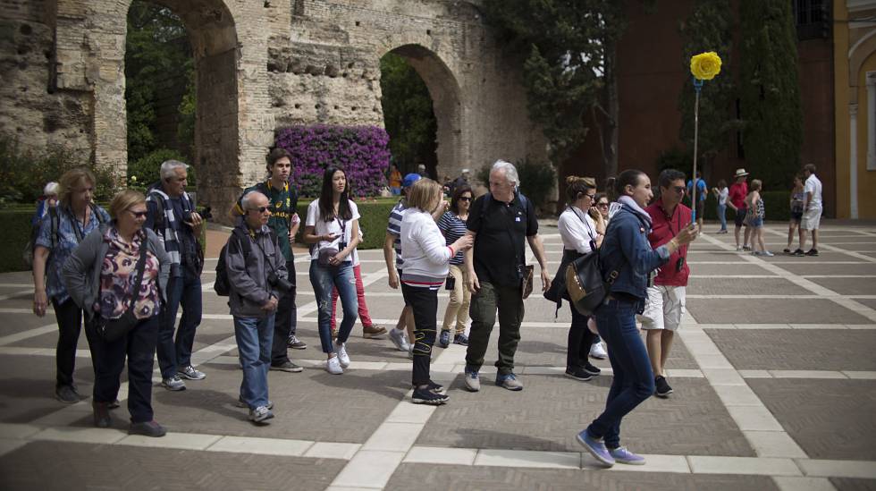 How many more tourists can Spain take?