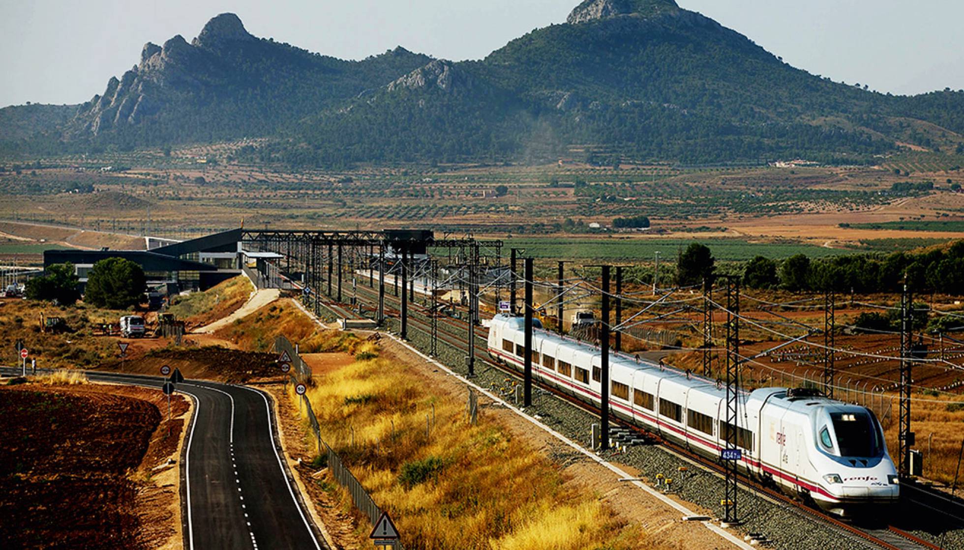 El Ave da un vuelco a la forma de viajar en España ...