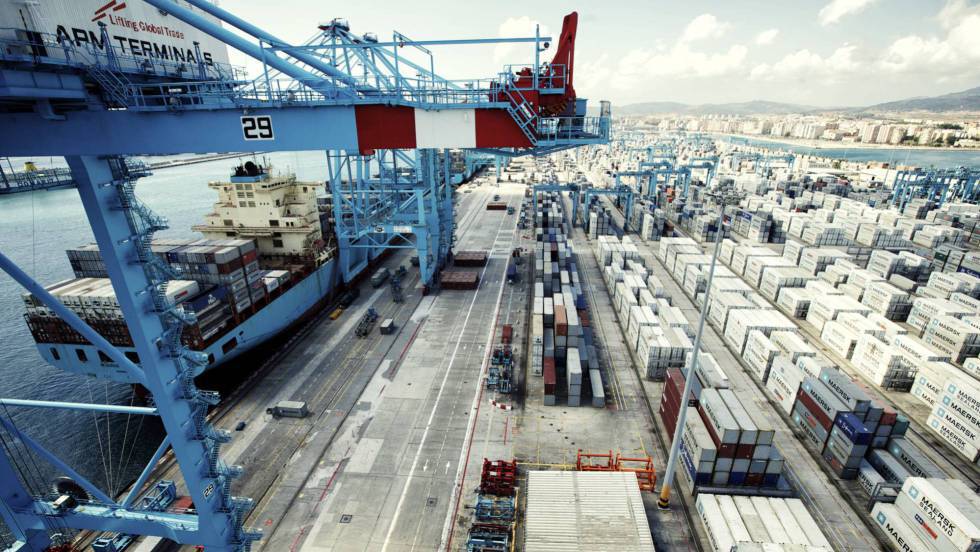 Terminal de carga en el puerto de Algeciras.