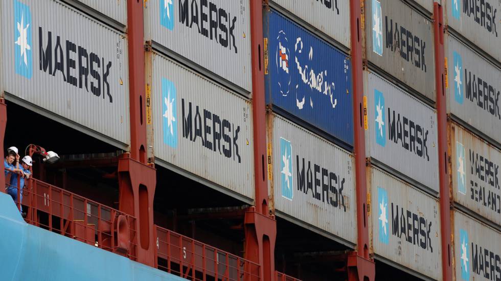 Contenedores de la compañía Maersk en uno de sus barcos.