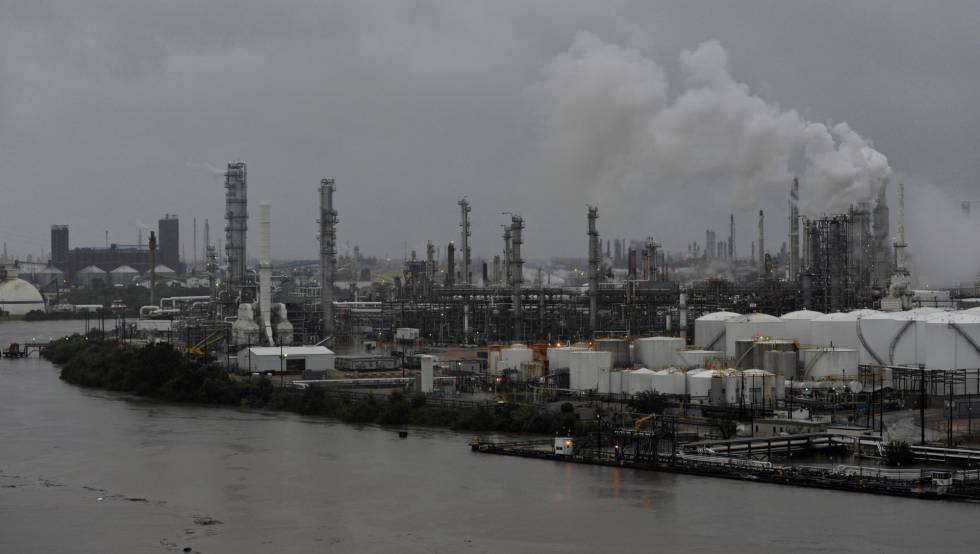 Una de las refinerías texanas afectadas por la tormenta.