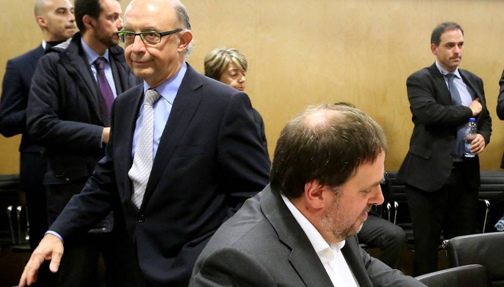 El ministro de Hacienda, Cristóbal Montoro, y el vicepresidente de la Generalitat de Cataluña, Oriol Junqueras.